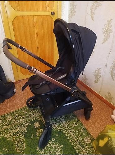 Прогулочная коляска Kidilo цвет черный. С зимней накидкой, а так же