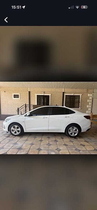 Транспорт: Chevrolet Onix: 2020 г., 1 л, Автомат, Бензин, Седан — 2
