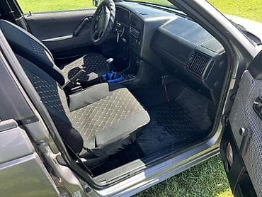 jac t9: Volkswagen Passat: 1993 г., 1.8 л, Ручные, Бензин, Седан — 5