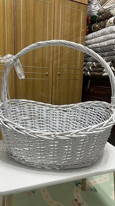 продам мешки: Белая плетёная корзина с ручкой. Подходит для подарочных наборов — 3
