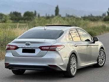 byd e7: Toyota Camry: 2020 г., 2.5 л, Вариатор, Гибрид, Седан — 4