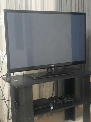 ножка для монитора: Телевизор Samsung с плоским экраном на настольной подставке + тумба — 3