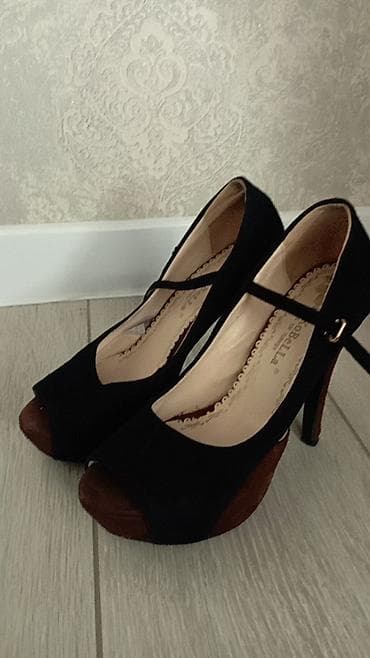 высокие: Женские туфли, 2 пары. - обе пары по 500 сом 1) Коричневые лодочки на — 2