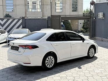 Продажа авто: Toyota Corolla: 2022 г., 1.8 л, Гибрид, Седан — 4