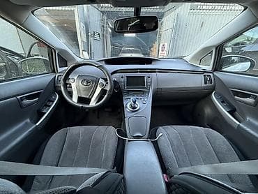 экономичный авто: Toyota Prius: 2010 г., 1.8 л, Вариатор, Гибрид, Хэтчбэк — 7