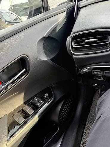 a6 c6: Toyota Prius: 2020 г., 1.8 л, Вариатор, Гибрид, Хэтчбэк — 8