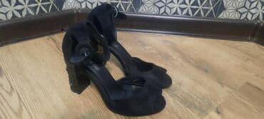 Ботинки и ботильоны: Продаю босоножки 37 размер одевала один раз — 2