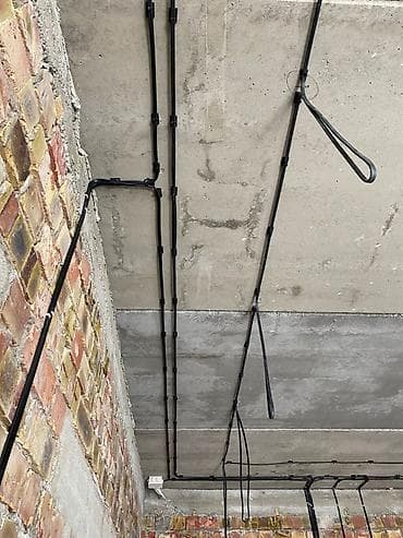 Сантехнические работы: Профессиональный монтаж электропроводки в квартире/офисе под потолком — 1