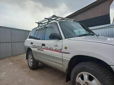 b class: Toyota RAV4: 1996 г., 2 л, Автомат, Бензин, Кроссовер — 8