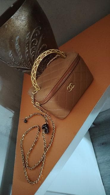 косметички: Сумка-кейс Chanel в стиле vanity case, карамельного оттенка. - кожа — 3