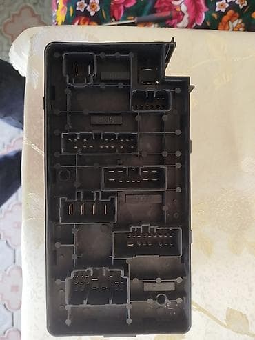 подогрев зеркала: Блок предохранителей Chevrolet 2007 г., Б/у, Оригинал — 2