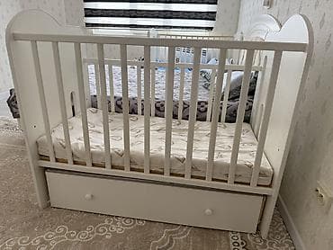 Детская кроватка с бортиками и выдвижным ящиком - Материал — 1