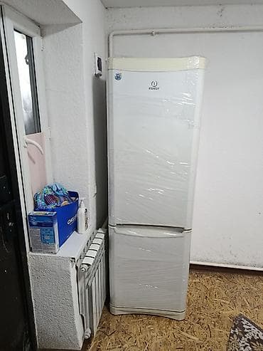 table fan: Холодильник Indesit, Двухкамерный — 1