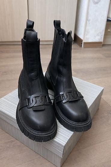 Женская обувь: Женские кожаные ботинки б/у отдам за 1000с но состояние хорошая 38 — 1