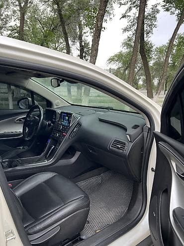 shevrole volt: Chevrolet Volt: 2013 г., 1.4 л, Вариатор, Электромобиль, Хэтчбэк — 7