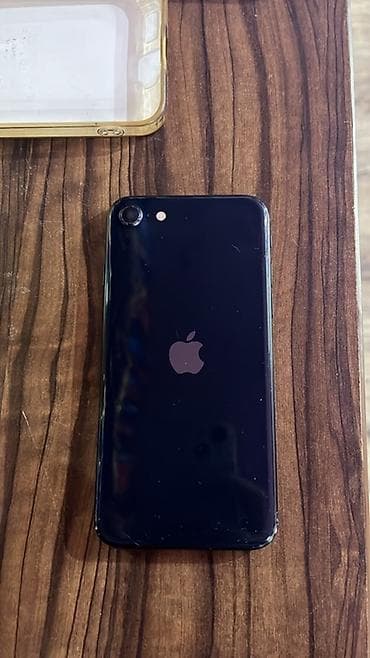 iphone 4: IPhone SE (2‑го поколения), черный - Экран 4.7" Retina HD, кнопка — 1