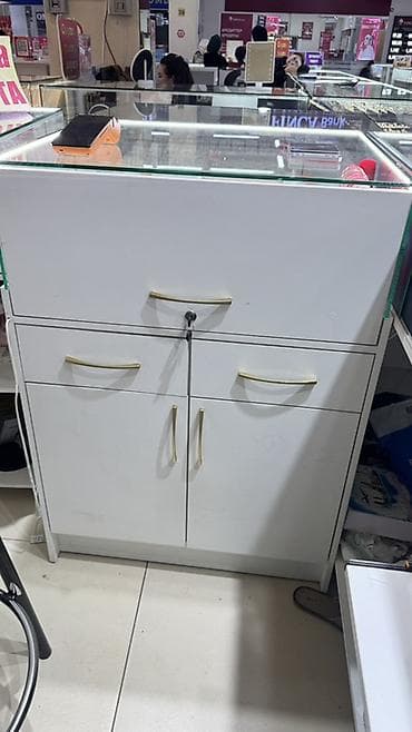 Витринный шкаф-остров для торговли - Верхняя часть — стеклянная