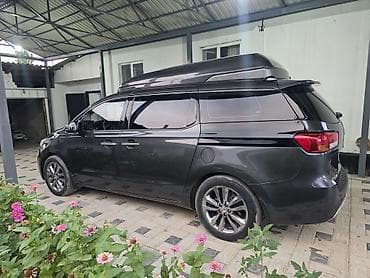 салон машины: Kia Carnival: 2017 г., 2.2 л, Автомат, Дизель, Минивэн — 6