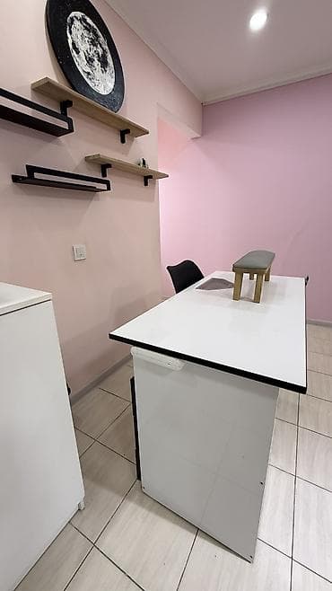 распродажа гаража: Сдается маникюрный стол частично с оборудованием. 10 микрорайон В — 4