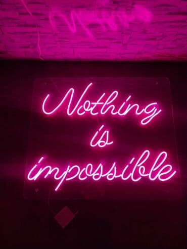 неоновая надпись: Изготовление неоновых вывесок на высшем уровне. А главное быстрота и — 4