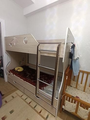 продаю полка: Двухъярусная детская кровать, ЛДСП, цвет - Бежевый — 2