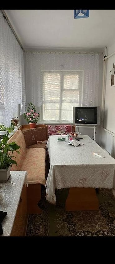 Үйлөрдү ижарага берүү: 55 м², 3 бөлмө, Забор, тосулган — 4