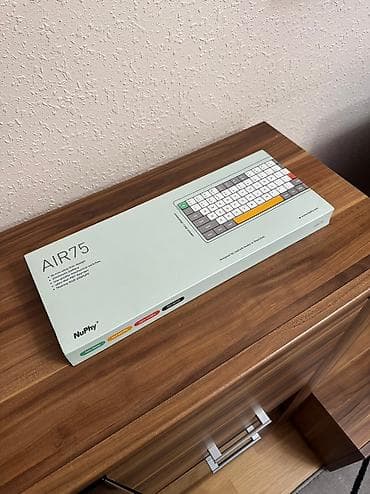 задаю: NuPhy Air75 Switch Option: Blue 2.0 B Frame Color: Space Grey MFG — 2