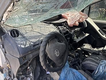 vitz platz: Toyota Yaris: 2008 г., 1.3 л, Механика, Бензин, Универсал — 4