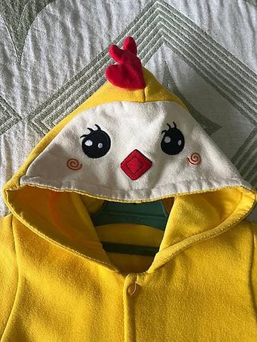 Жаш балдардын бут кийими: Продаю два комбинезона осенне-весенние и один костюм гап теплый, на — 5