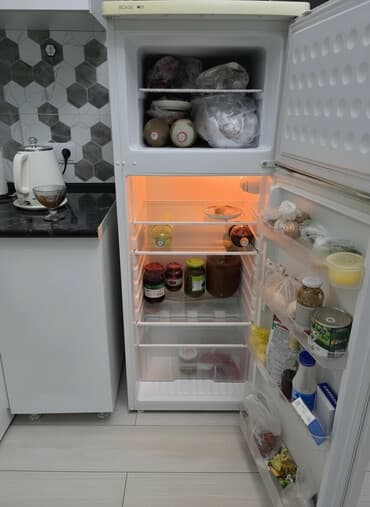 срочно в связи с переездом: Холодильник Avest, Б/у, Двухкамерный, 140 * — 2