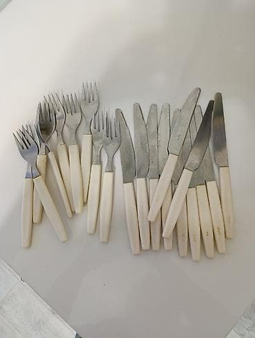 Набор из вилок и ножей. ножей 11 шт вилок 9 шт сделано в СССР