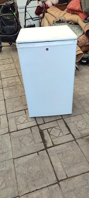 Техника и электроника: Компактный однодверный холодильник с верхней морозильной камерой.мини — 1