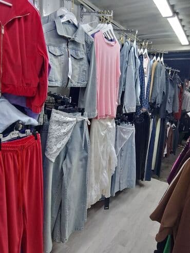 парикмахерские оборудование: Сдаю Магазин, В жилом доме, 20 м² Действующий, Частично с оборудованием, С ремонтом, Электричество — 4