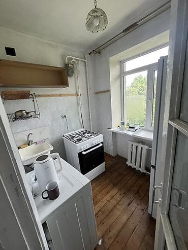 Сдаётся простая меблированная комната с отдельной кухней в квартире