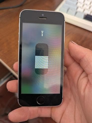 Техника и электроника: IPhone SE, Б/у, 32 ГБ, Серебристый, 84 % — 8