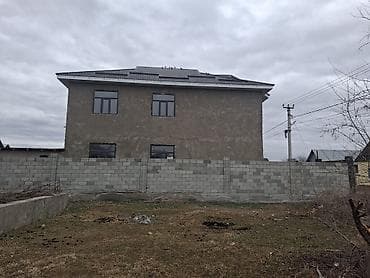 с хранения: Продаётся двухэтажный частный дом с огороженным участком. Основные — 2