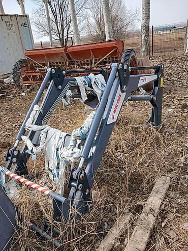 плуг 4 корпусный: Фронтальный погрузчик Metal-Fach T219 с ковшом - Производитель — 2