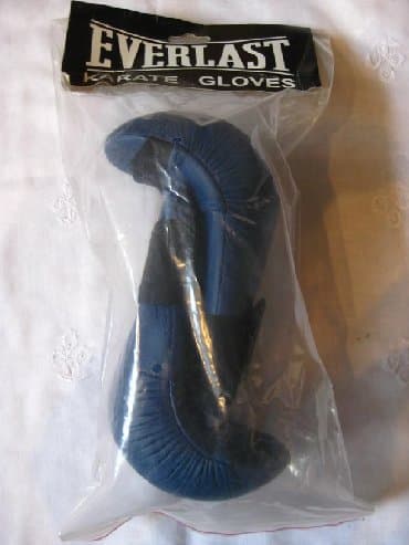 Перчатки для каратэ 
новые!