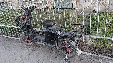 Электрический грузовой скутер (карго-скутер) с задним приводом и