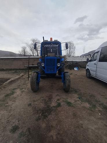 Агродроны: Трактор колесный, с кабиной. - Цвет: синий. Закрытая остекленная — 2