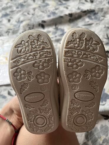 обмен вещи: Новая детская обувь. Размер 21. Стелька 12,5см. В подарок держатель — 5