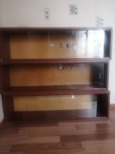 бу стенка: Книжные полки. Качество хорошее. Состояние хорошее. Закрываются — 1