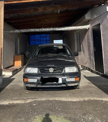 Volkswagen Vento: 1993 г., 1.8 л, Механика, Бензин, Седан at lalafo.kg Volkswagen Vento: 1993 г., 1.8 л, Механика, Бензин, Седан