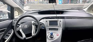 corolla 2016: Toyota Prius: 2015 г., 1.8 л, Вариатор, Гибрид, Хэтчбэк — 9