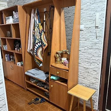 Эмерек: Продаю б/у мебель Набор мебели для квартиры: 1) Журнальный столик — 2