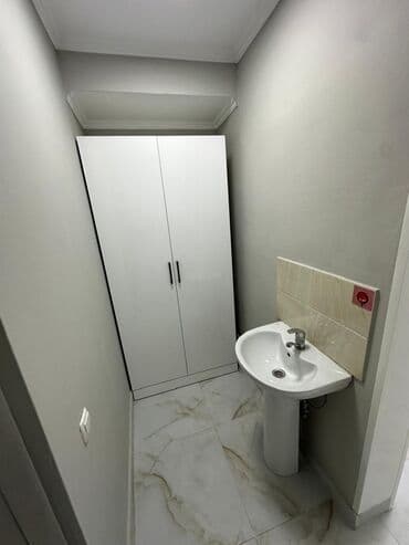 продаю дом ленинское: Продаю Офис 60 м², С ремонтом, С мебелью, Многоэтажное здание, 1 этаж — 12