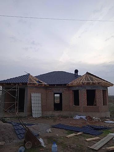 Үйлөрдү сатуу: Продается недостроенный дом. Село Новопокровка от Бишкека 1 км. Район — 4