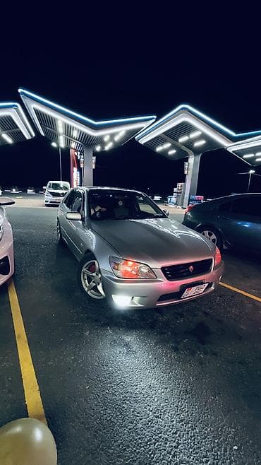 Toyota Altezza: 1999 г., 0.2 л, Автомат, Бензин, Седан