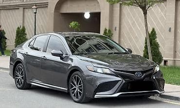 bmw 34: Toyota Camry: 2021 г., Гибрид, Седан — 2