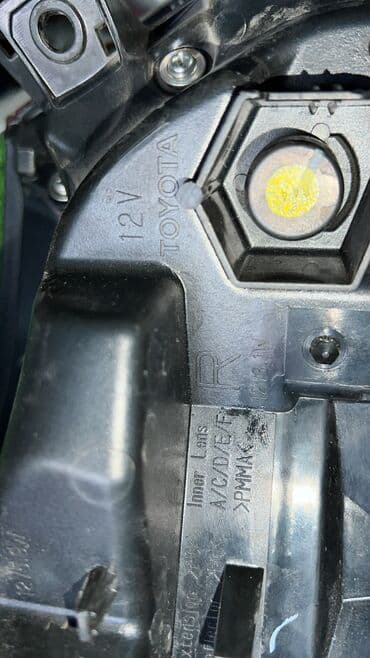 led: Задний правый стоп-сигнал Toyota 2020 г., Б/у, Оригинал, Япония — 3